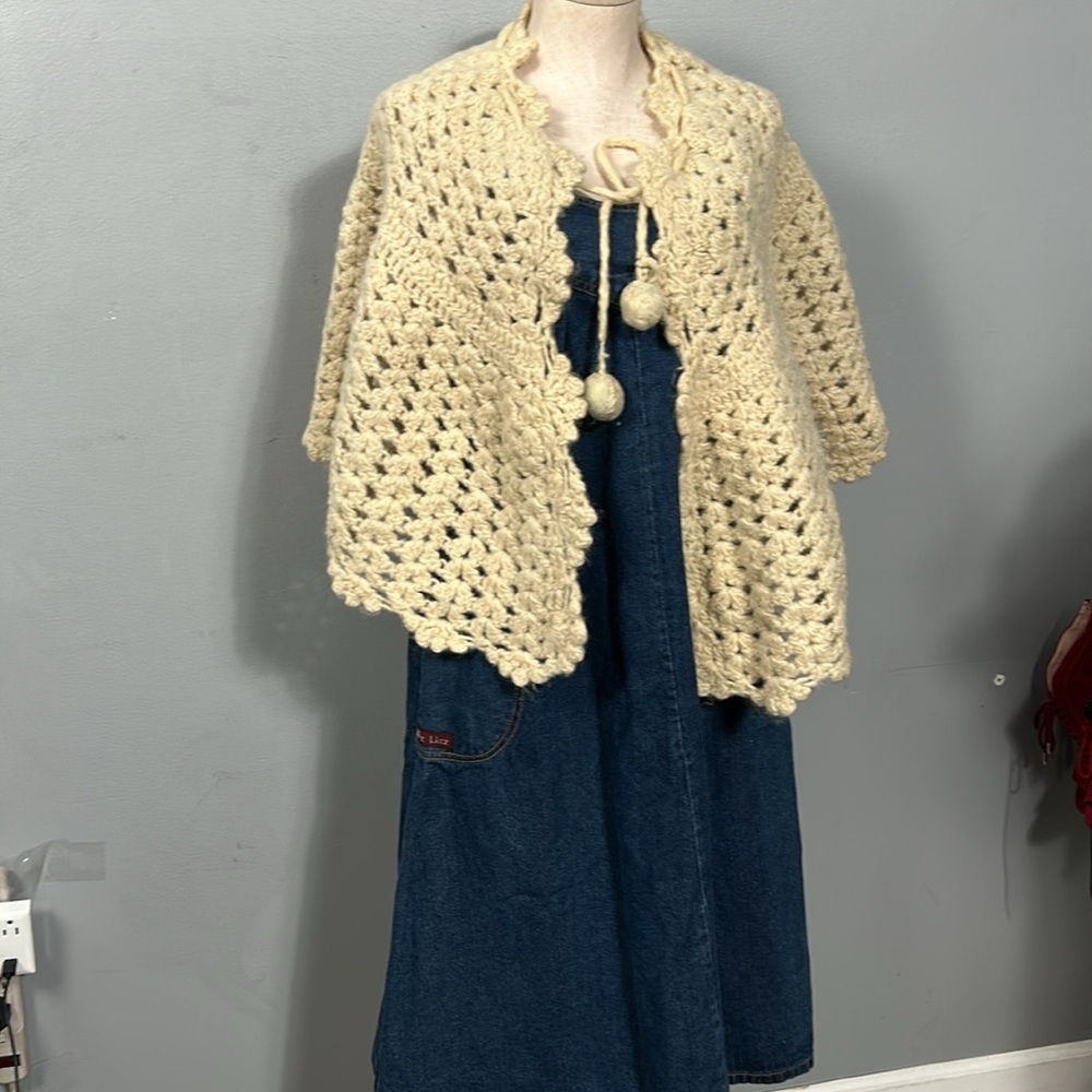 Vintage wool Cream Crochet Shawl knit handmade sw2
